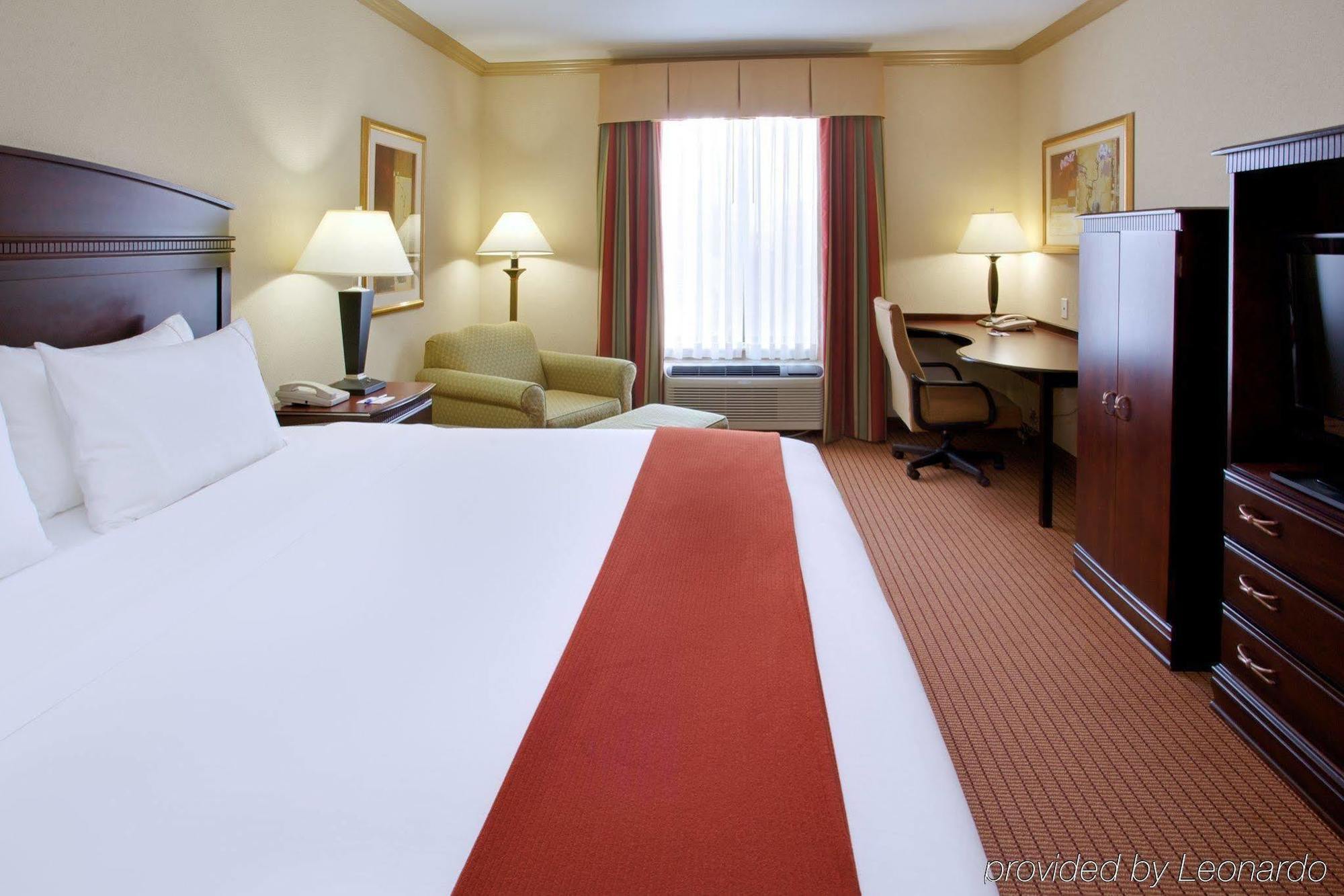 โรงแรมฮอลิเดย์อินน์เอ็กซ์เพลส วาร์ตัน Wharton ภายนอก รูปภาพ